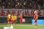 终结2轮不胜!河南1-0深圳新鹏城 纳萨里奥制胜郑达伦伤退